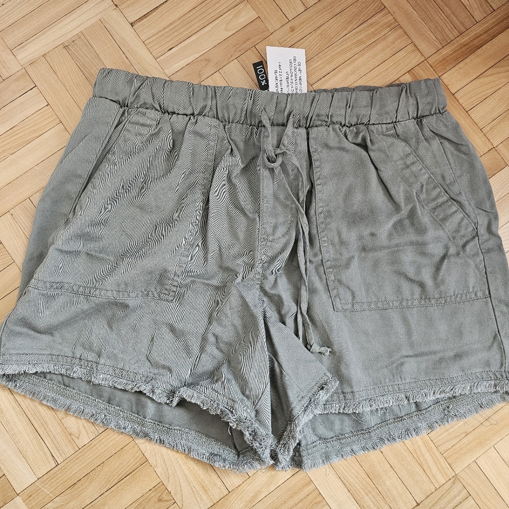 Dex Kaki Green Women Cargo Shorts